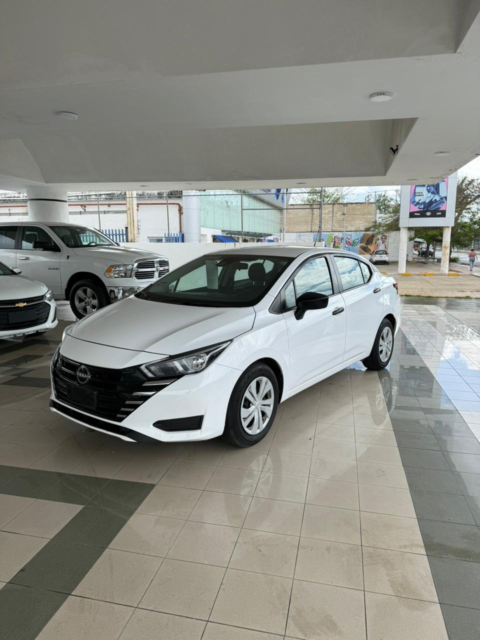 2024 NISSAN Versa 4 pts. Sense, TM5, a/ac., R-15