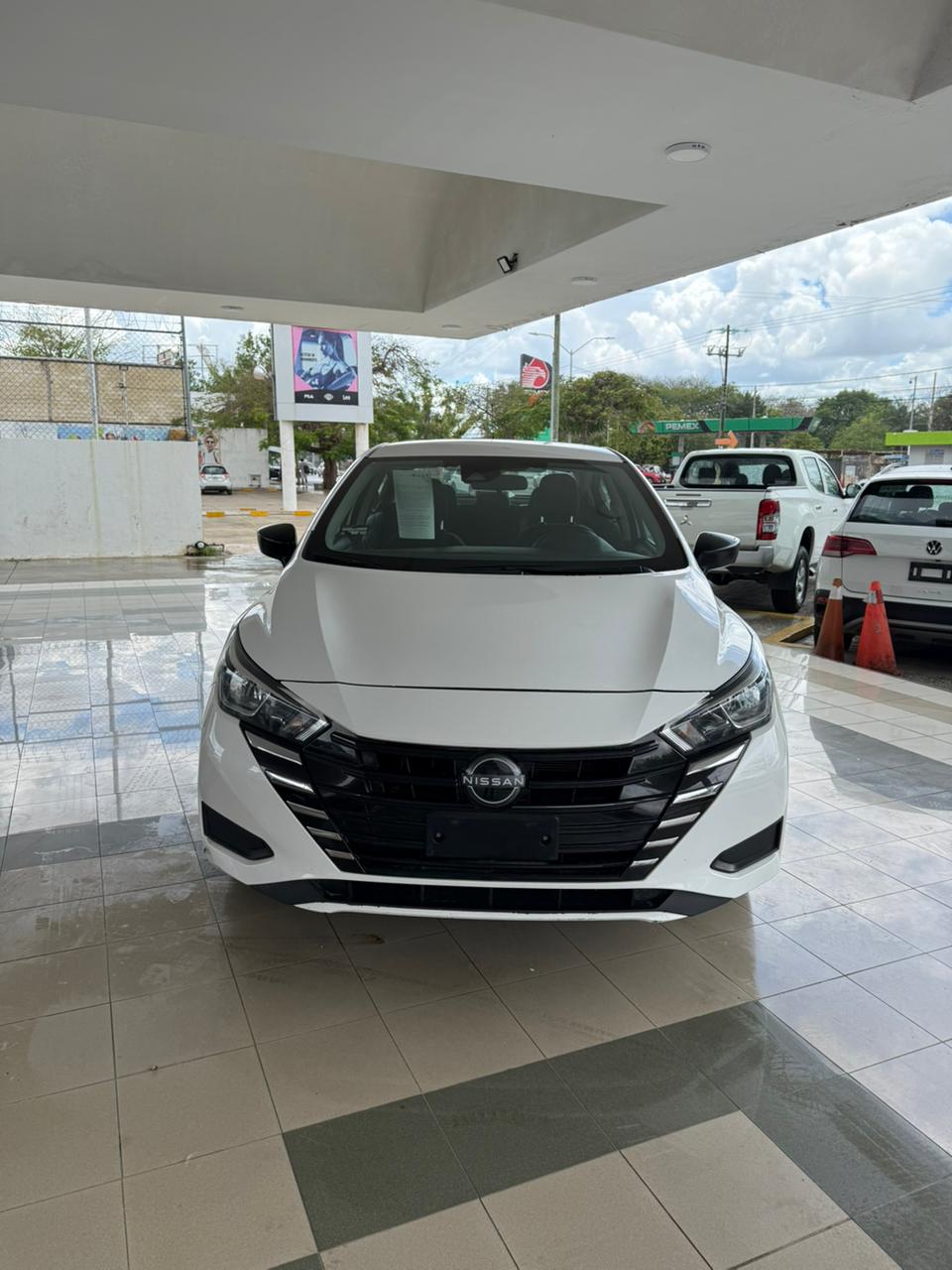 2024 NISSAN Versa 4 pts. Sense, TM5, a/ac., R-15