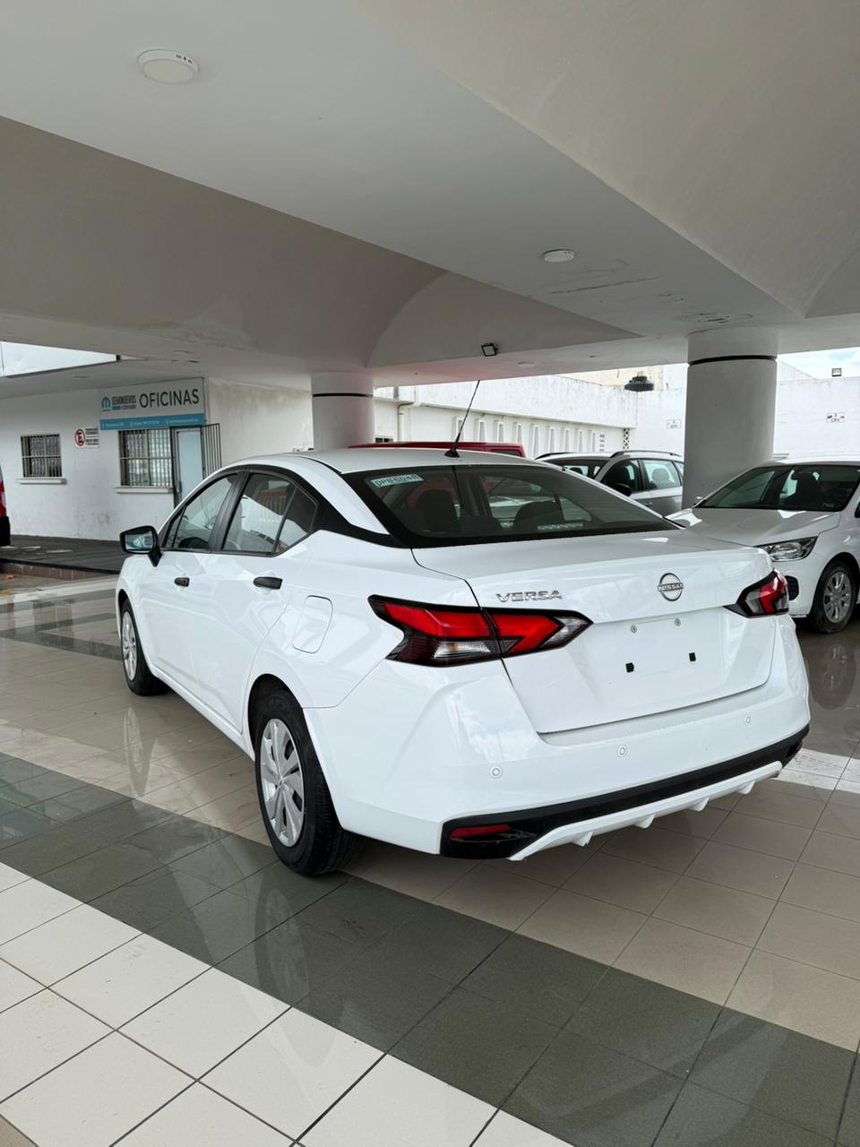 2024 NISSAN Versa 4 pts. Sense, TM5, a/ac., R-15