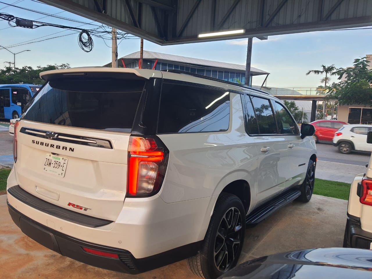 2023 CHEVROLET Suburban 5 pts. RST, 5.3l, TA, piel, QCP, RA-22, 4x4