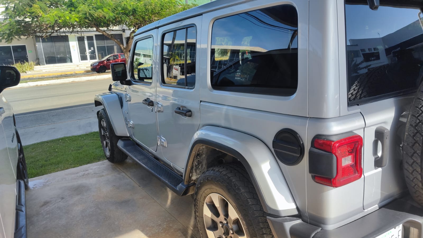 2023 JEEP Wrangler 4x4 4 pts. Unlimited Sahara, MHEV, 3.6l, TA, piel, f. led, RA-18