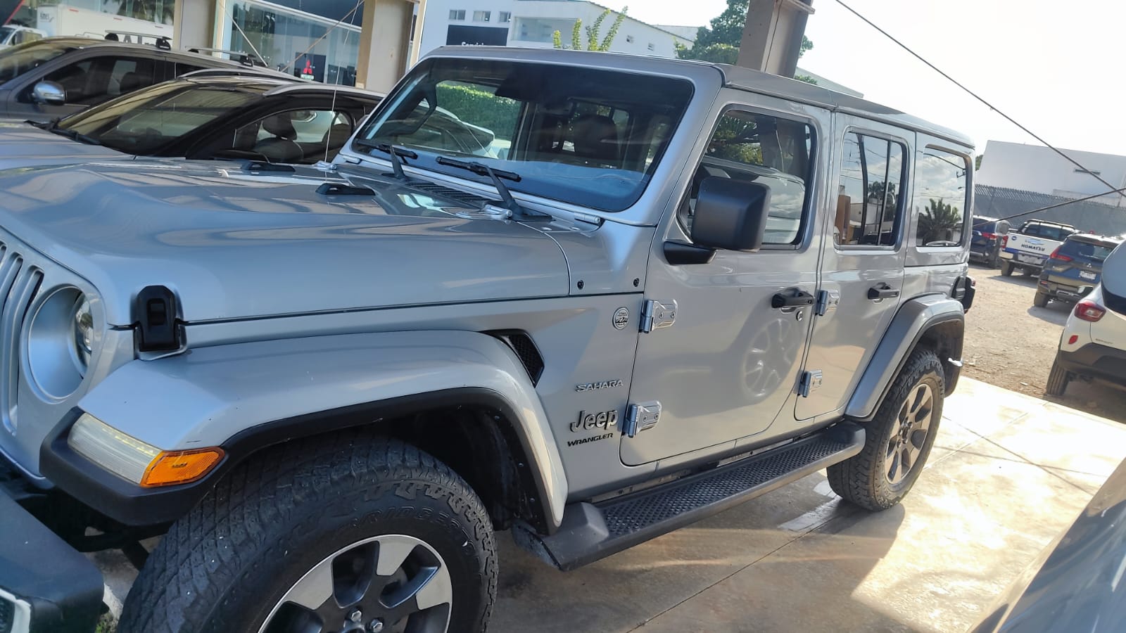 2023 JEEP Wrangler 4x4 4 pts. Unlimited Sahara, MHEV, 3.6l, TA, piel, f. led, RA-18