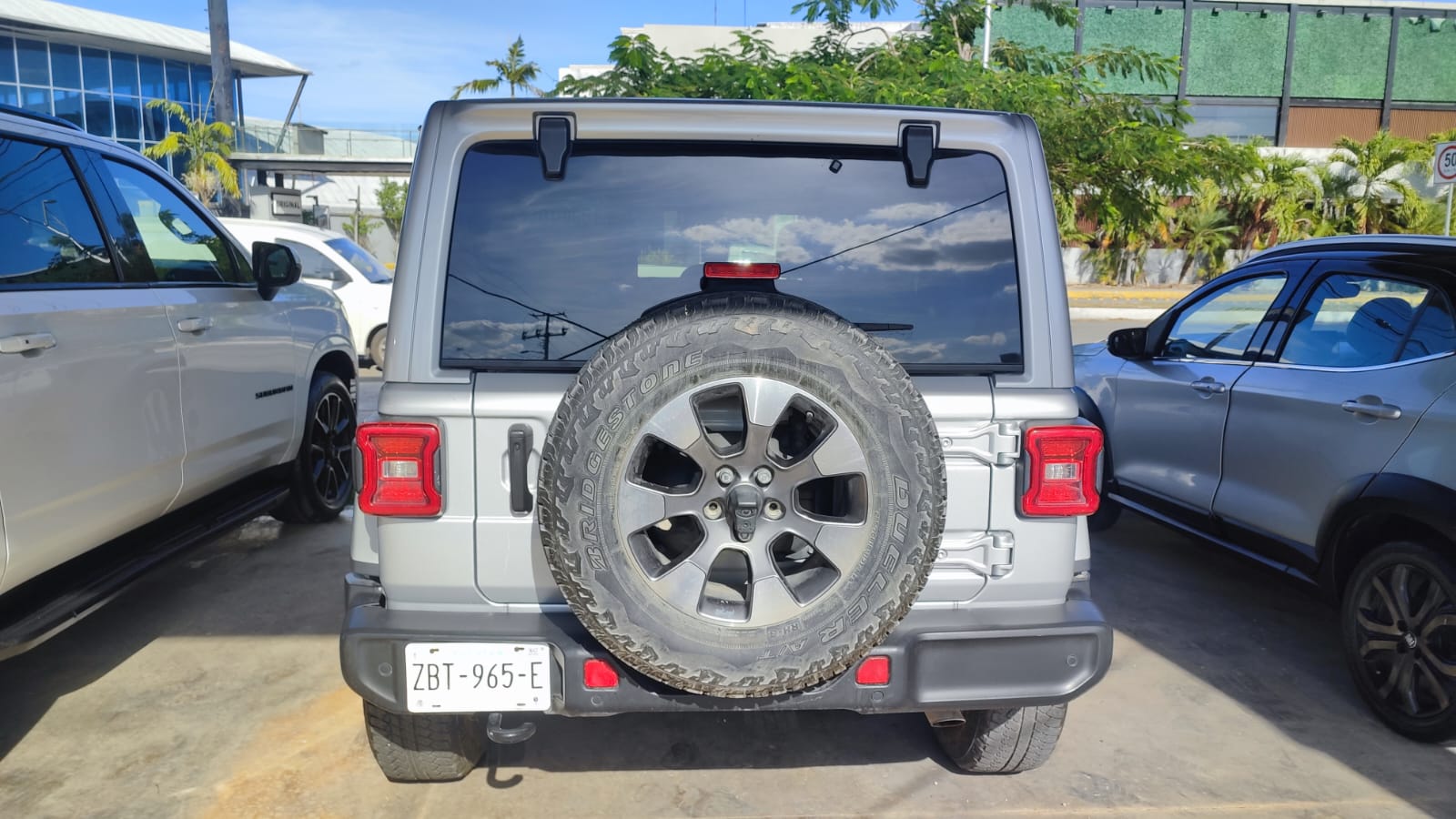 2023 JEEP Wrangler 4x4 4 pts. Unlimited Sahara, MHEV, 3.6l, TA, piel, f. led, RA-18