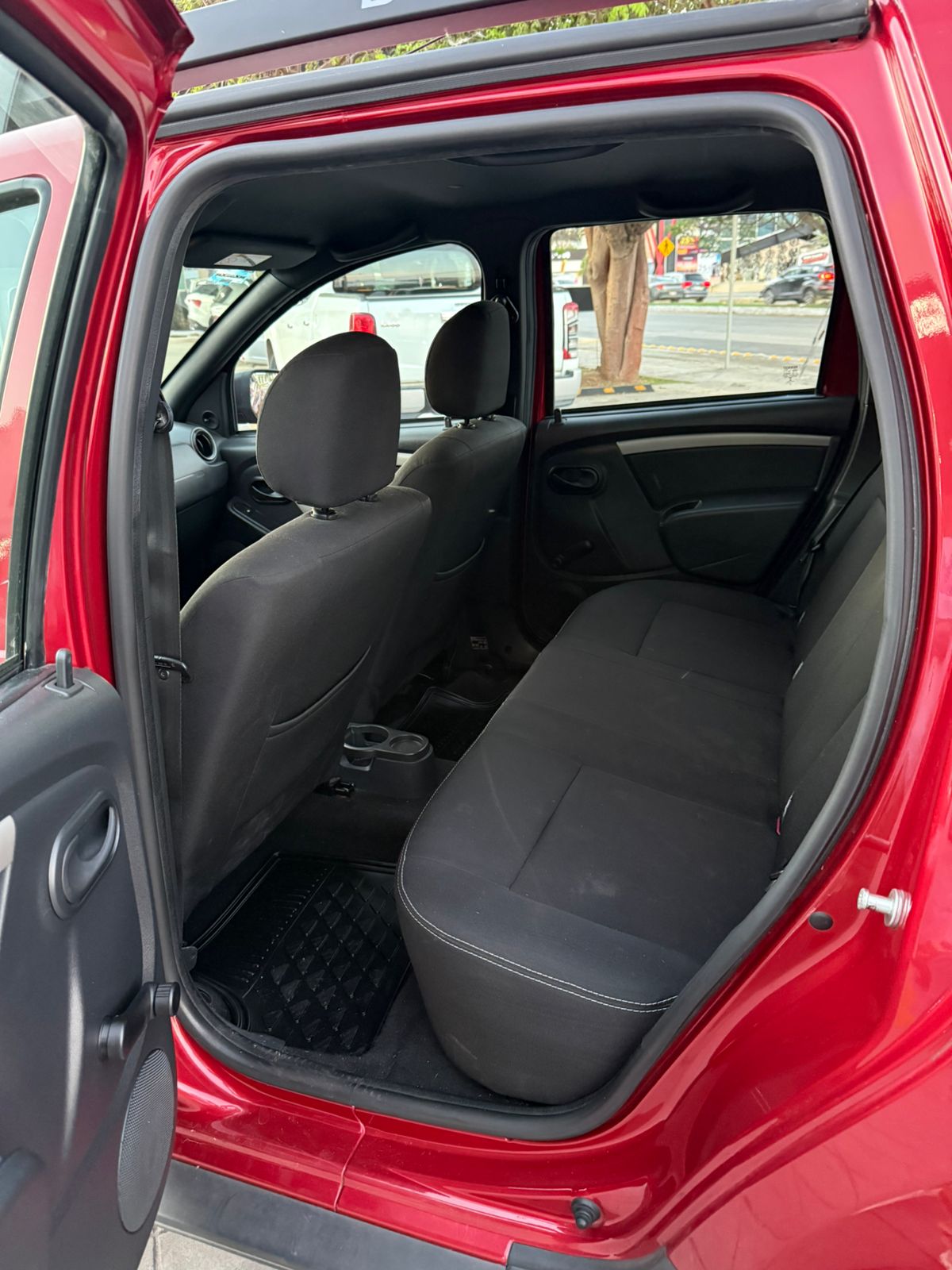 2020 RENAULT Duster 5 pts. Intens, TM6, a/ac., VE, MP3, GPS, f. niebla, RA-16