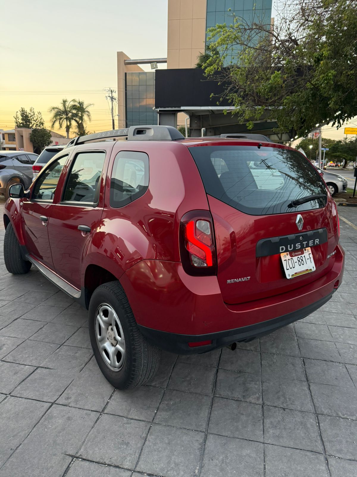 2020 RENAULT Duster 5 pts. Intens, TM6, a/ac., VE, MP3, GPS, f. niebla, RA-16