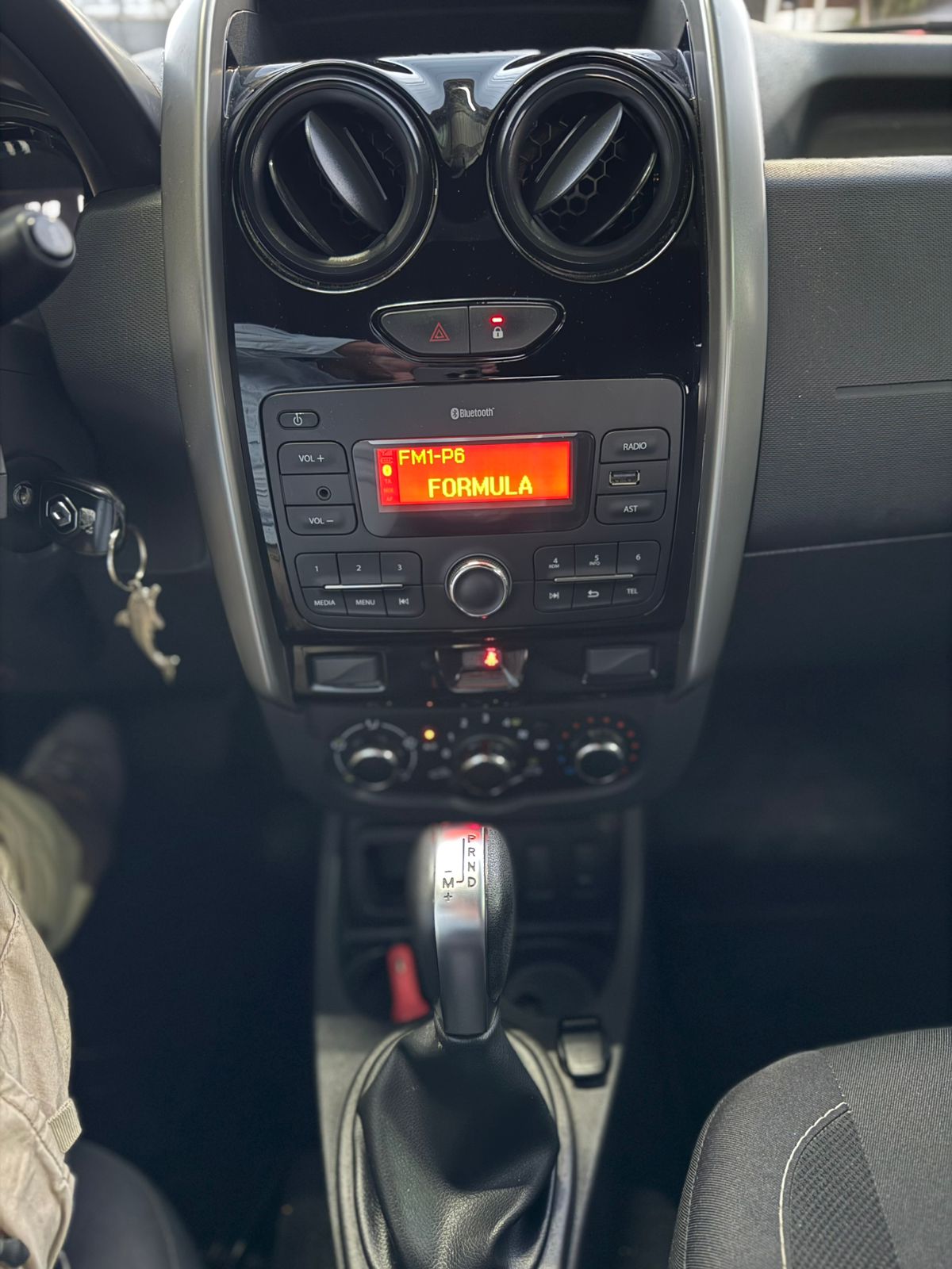 2020 RENAULT Duster 5 pts. Intens, TM6, a/ac., VE, MP3, GPS, f. niebla, RA-16