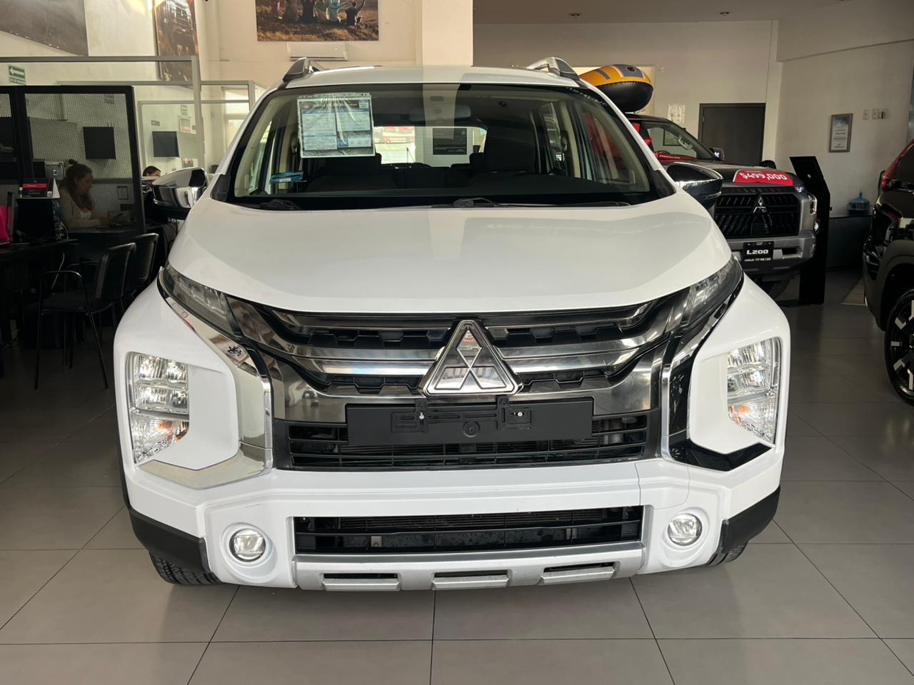 2023 MITSUBISHI Xpander 5 pts. Cross y Limited, 1.5l, TA, f. led, 7 pas., RA-17