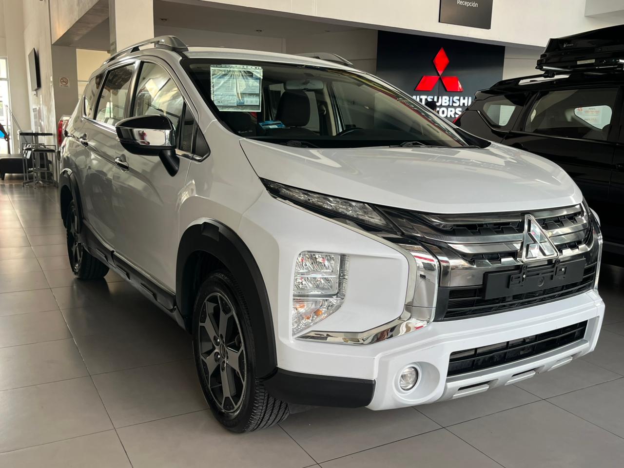2023 MITSUBISHI Xpander 5 pts. Cross y Limited, 1.5l, TA, f. led, 7 pas., RA-17