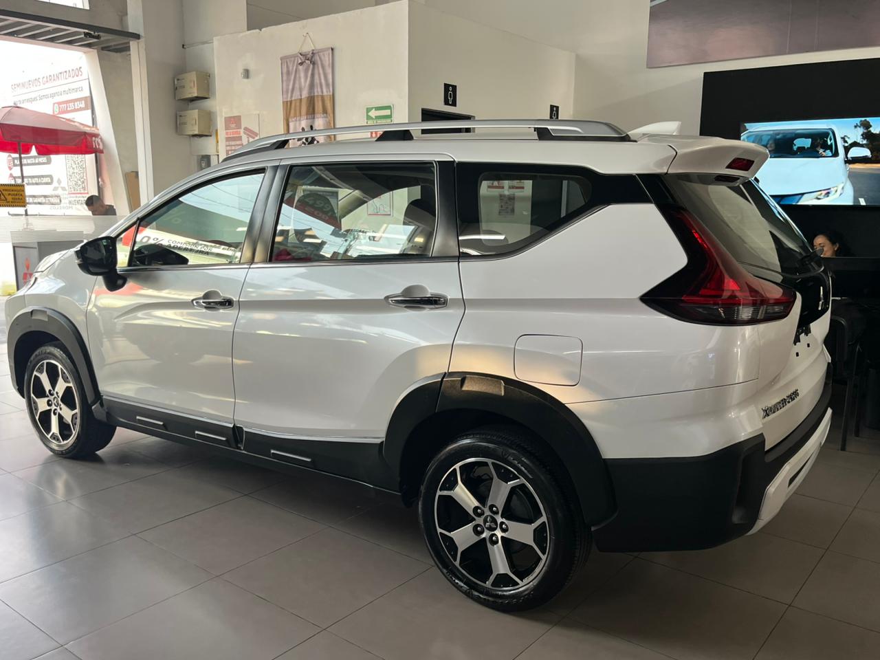 2023 MITSUBISHI Xpander 5 pts. Cross y Limited, 1.5l, TA, f. led, 7 pas., RA-17