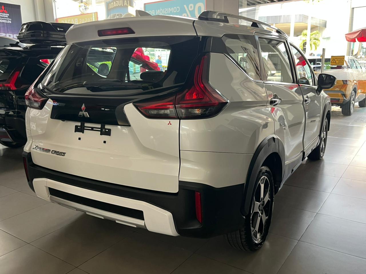 2023 MITSUBISHI Xpander 5 pts. Cross y Limited, 1.5l, TA, f. led, 7 pas., RA-17
