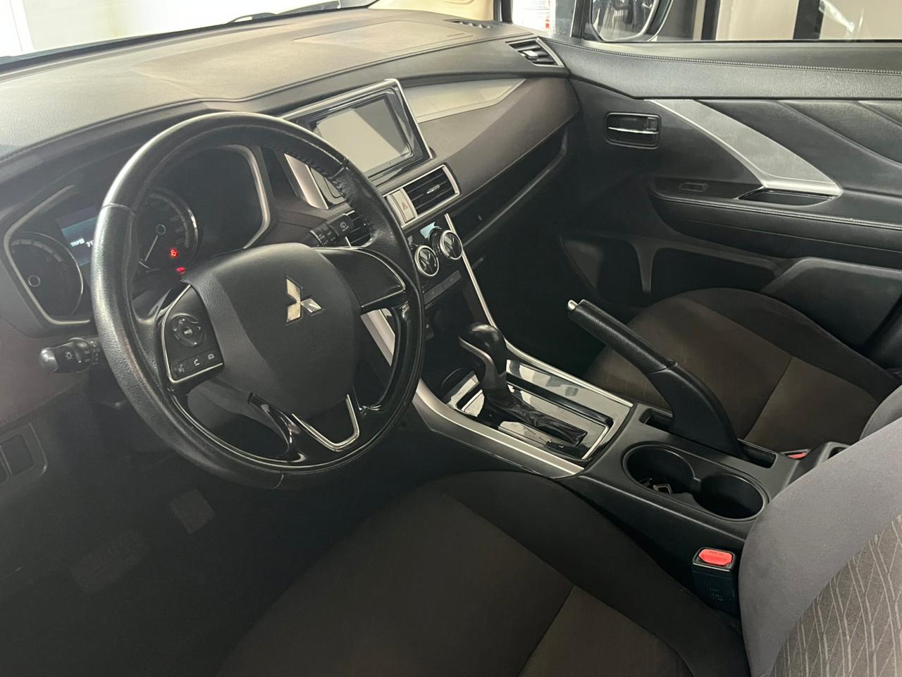 2023 MITSUBISHI Xpander 5 pts. Cross y Limited, 1.5l, TA, f. led, 7 pas., RA-17