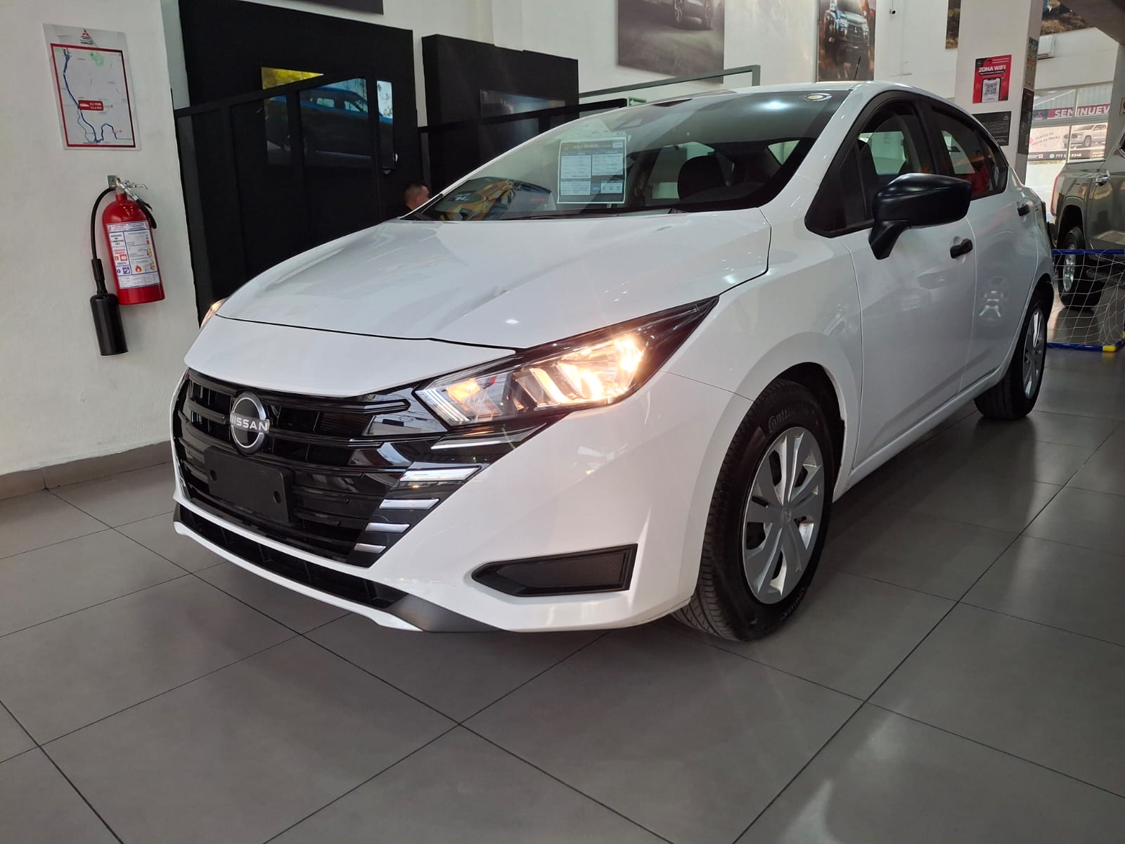 2025 NISSAN Versa 4 pts. Sense, TM5, a/ac., R-15