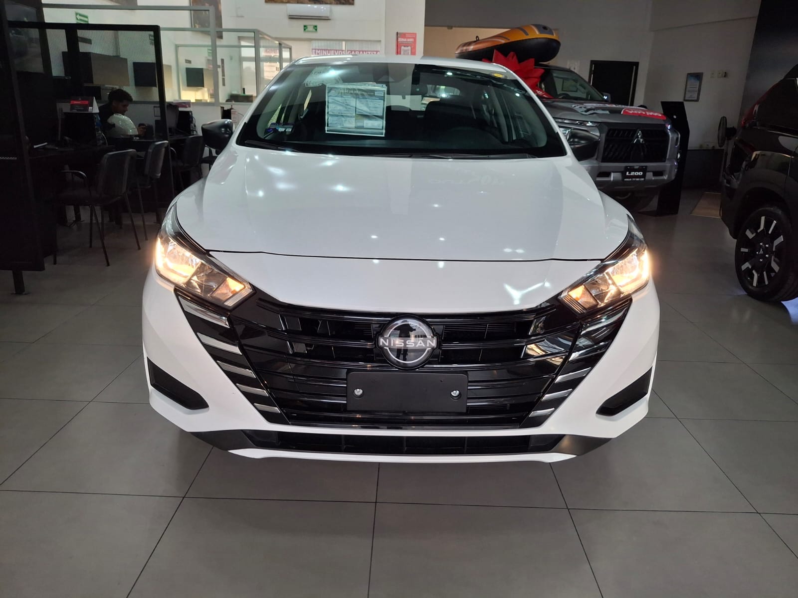 2025 NISSAN Versa 4 pts. Sense, TM5, a/ac., R-15