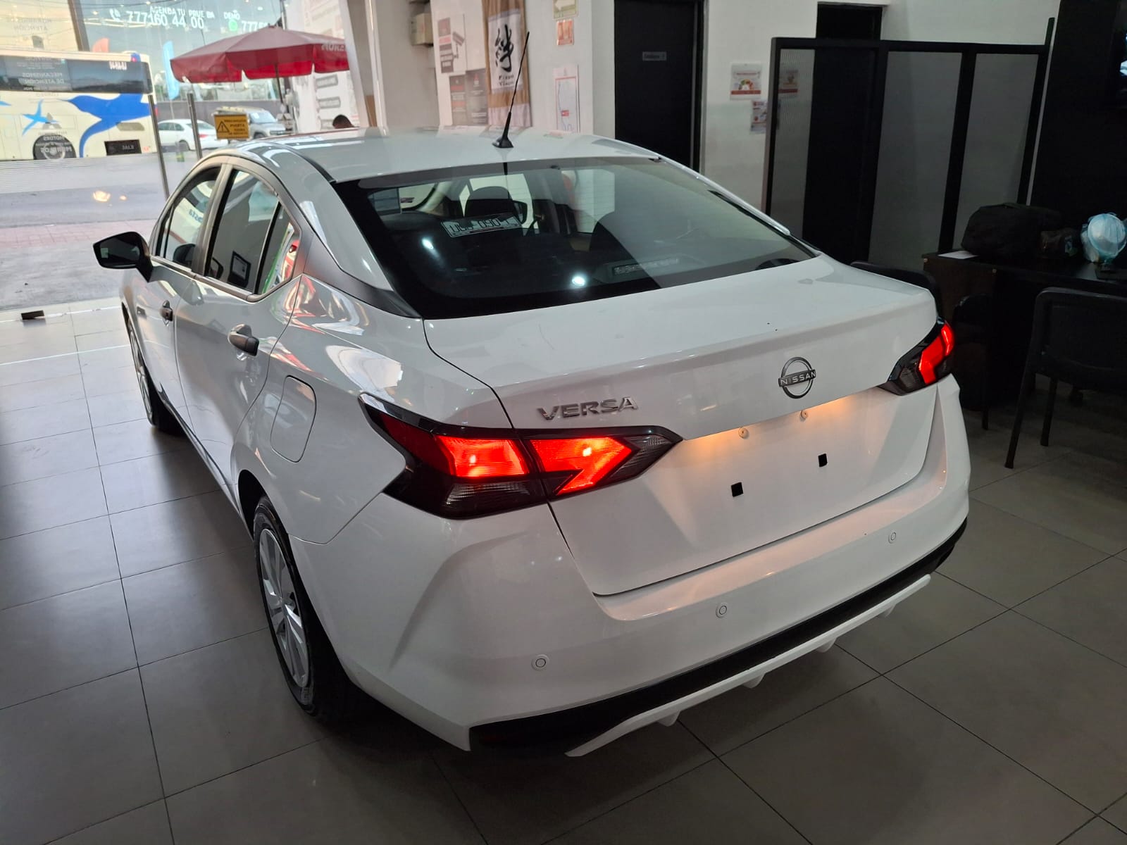 2025 NISSAN Versa 4 pts. Sense, TM5, a/ac., R-15