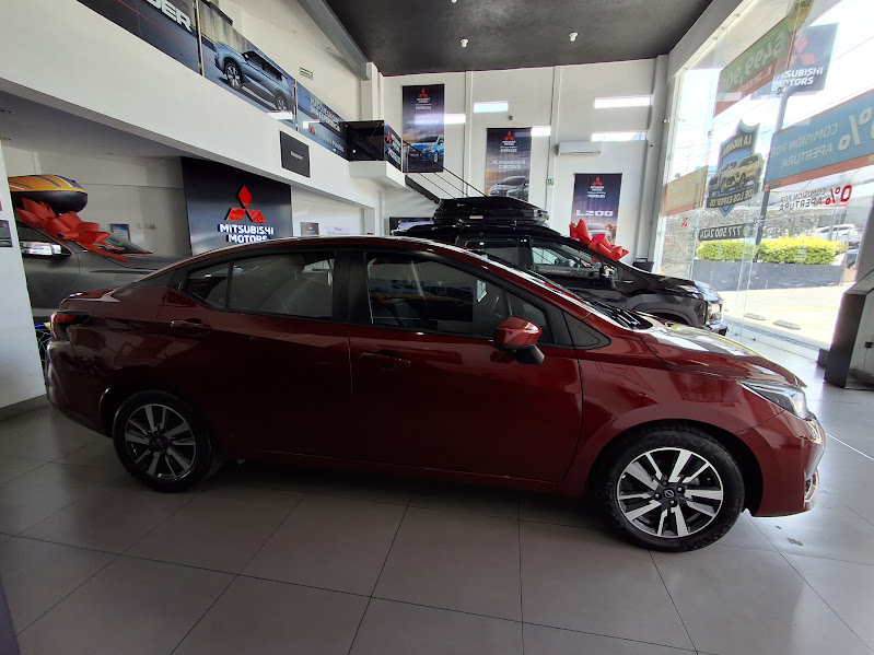 2023 NISSAN Versa 4 pts. Advance, TM5, a/ac., f. niebla, RA-16