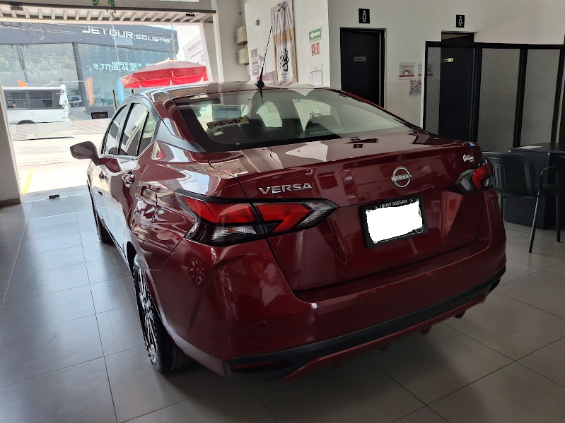 2023 NISSAN Versa 4 pts. Advance, TM5, a/ac., f. niebla, RA-16