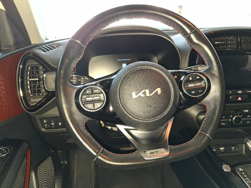 2023 KIA Soul 5 pts. GT Line, 2.0l, TA, a/ac., GPS, f. niebla, RA-18