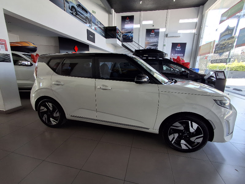 2023 KIA Soul 5 pts. GT Line, 2.0l, TA, a/ac., GPS, f. niebla, RA-18