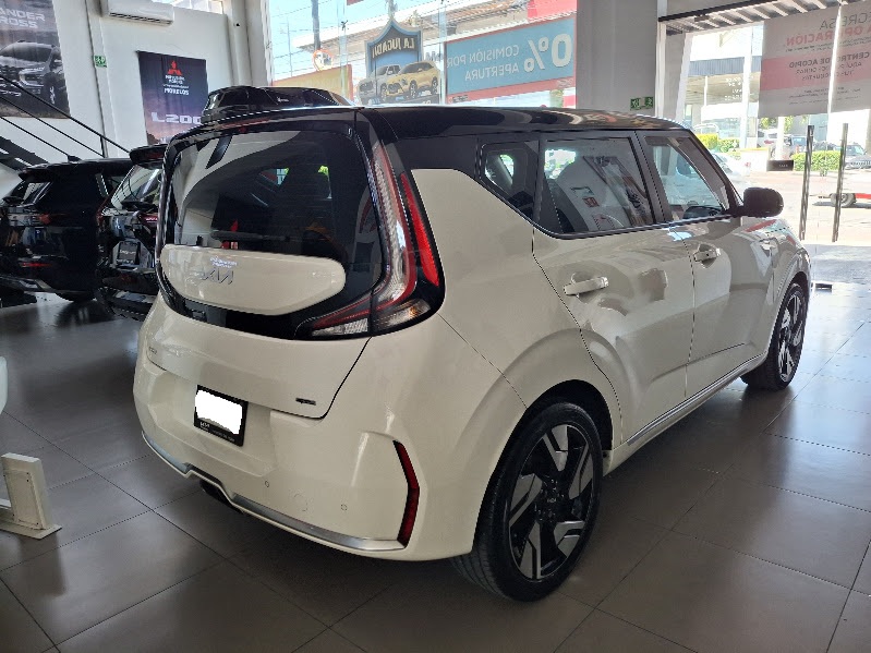 2023 KIA Soul 5 pts. GT Line, 2.0l, TA, a/ac., GPS, f. niebla, RA-18