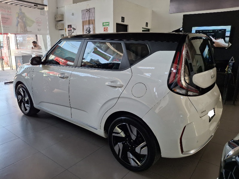2023 KIA Soul 5 pts. GT Line, 2.0l, TA, a/ac., GPS, f. niebla, RA-18