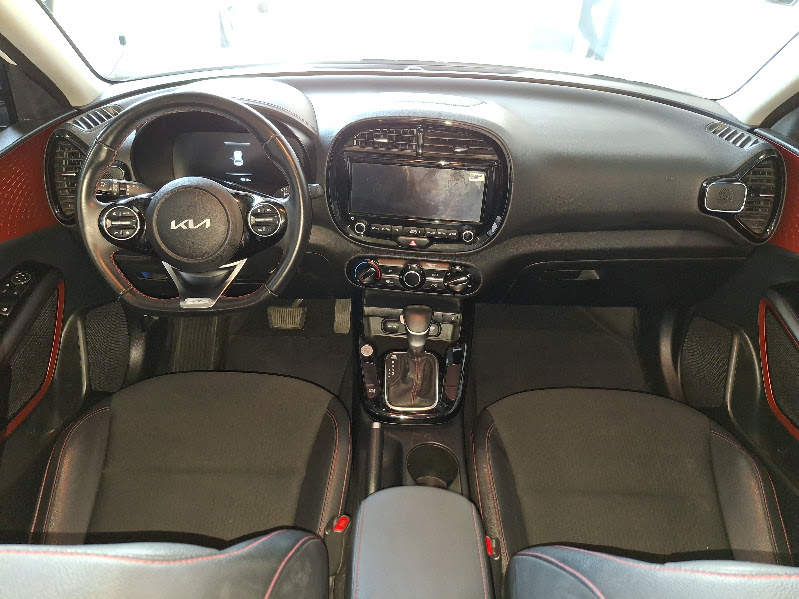 2023 KIA Soul 5 pts. GT Line, 2.0l, TA, a/ac., GPS, f. niebla, RA-18