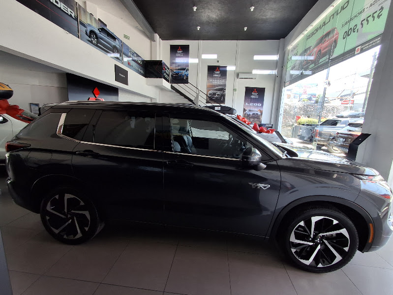 2025 MITSUBISHI Outlander VUD 5 pts. Limited, PHEV, TA, piel premium, QCP, RA-20, 4x4