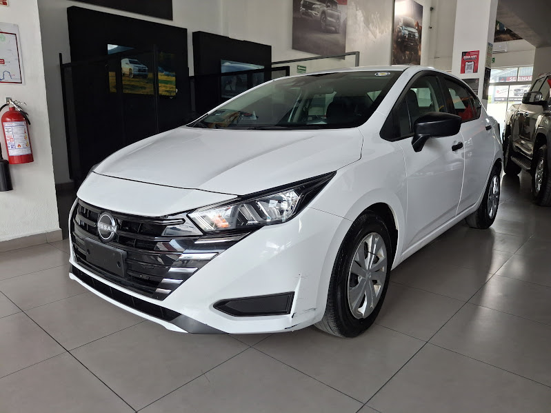2025 Nissan Versa (línea anterior)