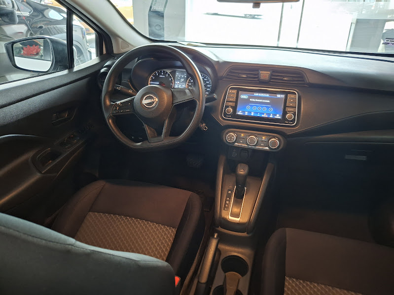 2025 NISSAN Versa (línea anterior) 4 pts. Sense, TM5, a/ac., R-15