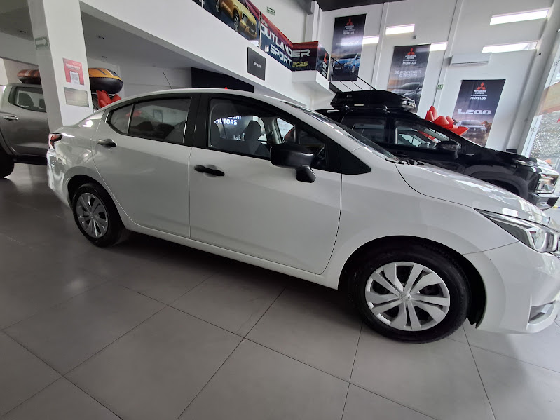 2025 NISSAN Versa (línea anterior) 4 pts. Sense, TM5, a/ac., R-15