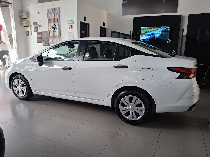 2025 NISSAN Versa (línea anterior) 4 pts. Sense, TM5, a/ac., R-15
