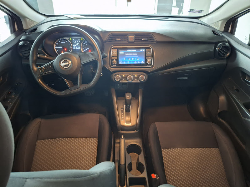 2025 NISSAN Versa (línea anterior) 4 pts. Sense, TM5, a/ac., R-15