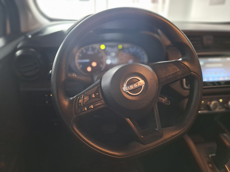 2025 NISSAN Versa (línea anterior) 4 pts. Sense, TM5, a/ac., R-15