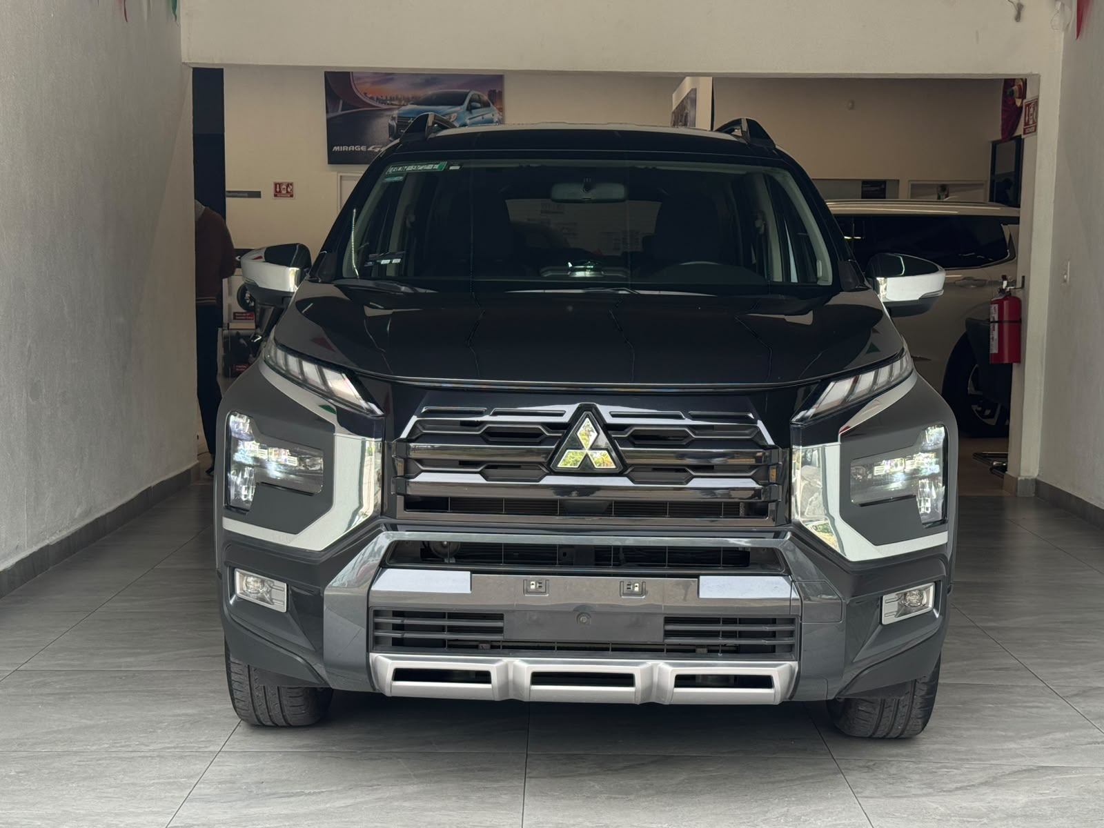 2025 MITSUBISHI Xpander 5 pts. Cross, 1.5l, TA, f. led, 7 pas., RA-17