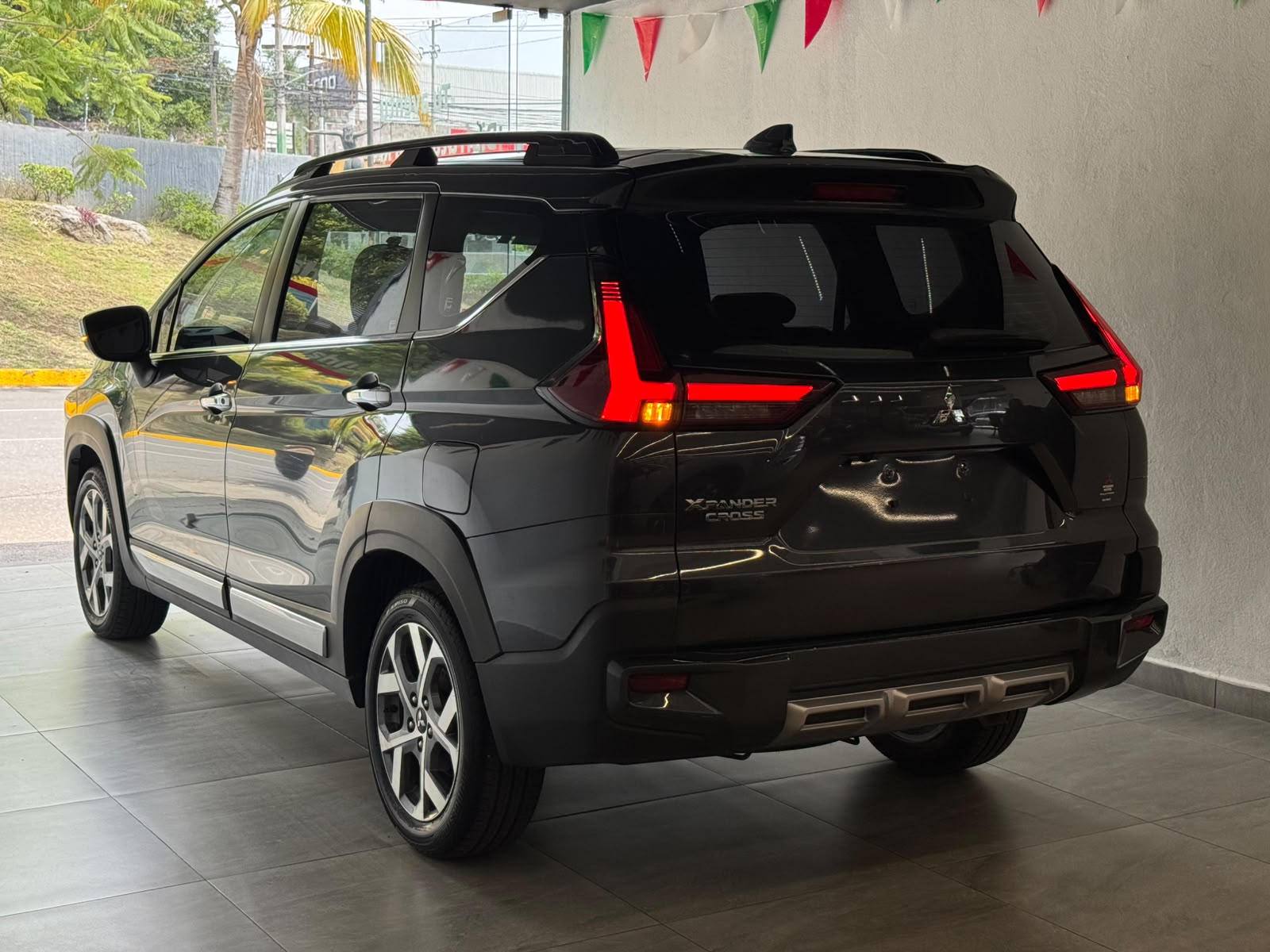 2025 MITSUBISHI Xpander 5 pts. Cross, 1.5l, TA, f. led, 7 pas., RA-17