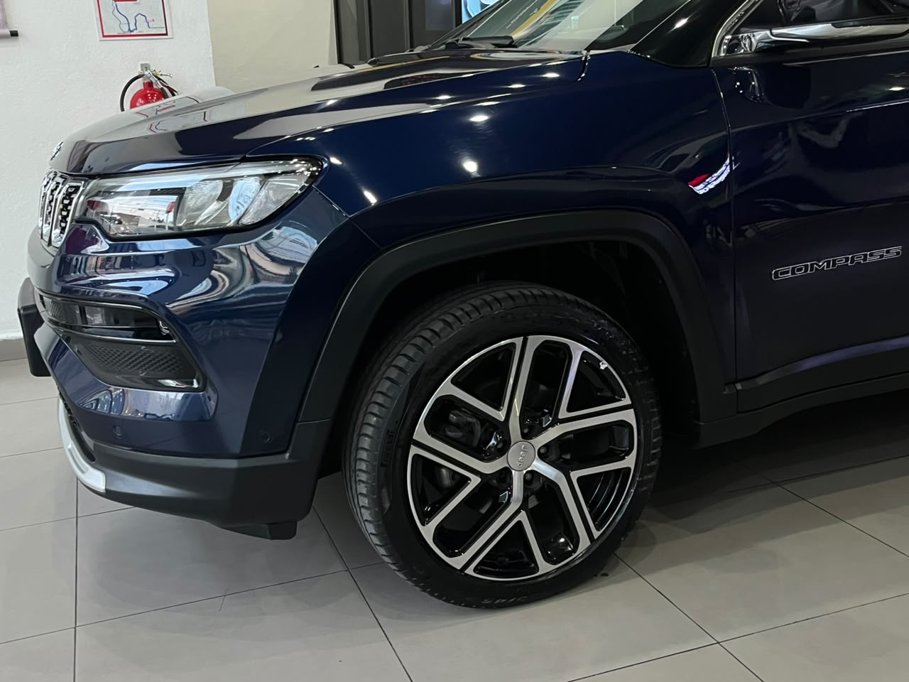 2025 JEEP Compass 5 pts. Limited Premium, 1.3T, TA, a/ac. Aut., piel, cambios al volante, RA-18