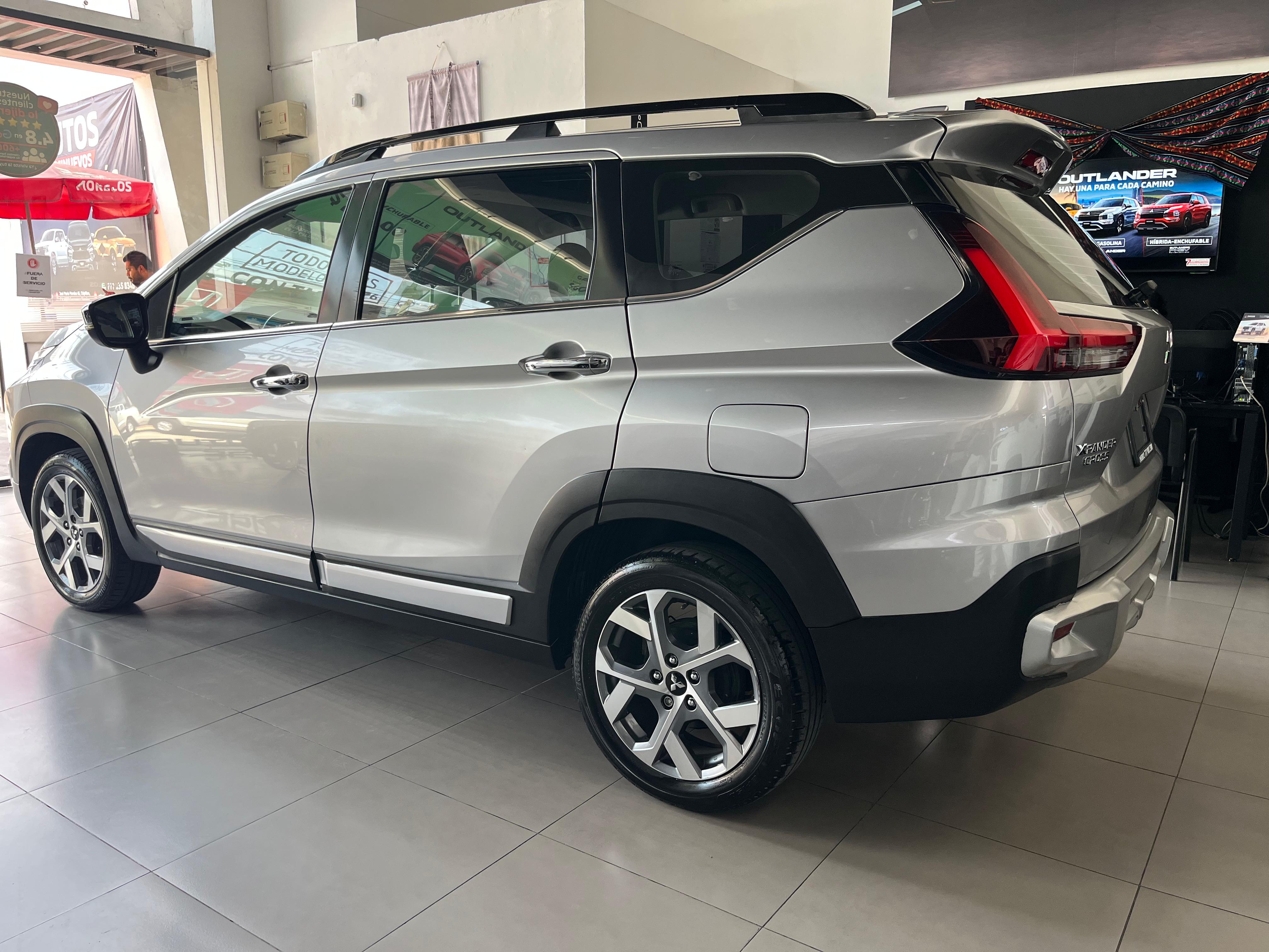 2024 MITSUBISHI Xpander 5 pts. Cross, 1.5l, TA, f. led, 7 pas., RA-17