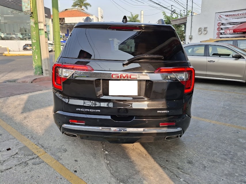 2023 GMC Acadia 5 pts. Denali, TA, piel, f. xen?n, 6 pas., RA-20 crom., 4x4
