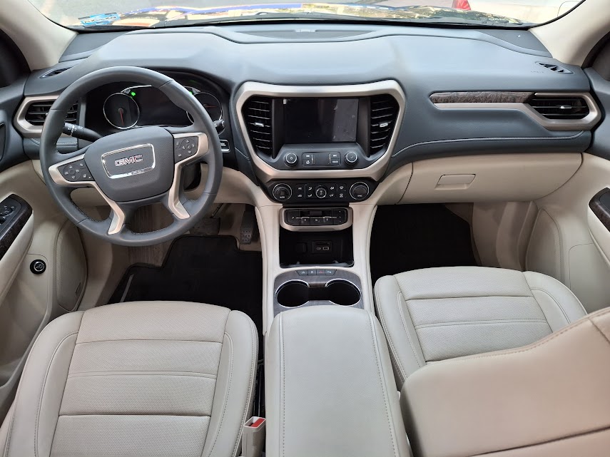 2023 GMC Acadia 5 pts. Denali, TA, piel, f. xen?n, 6 pas., RA-20 crom., 4x4