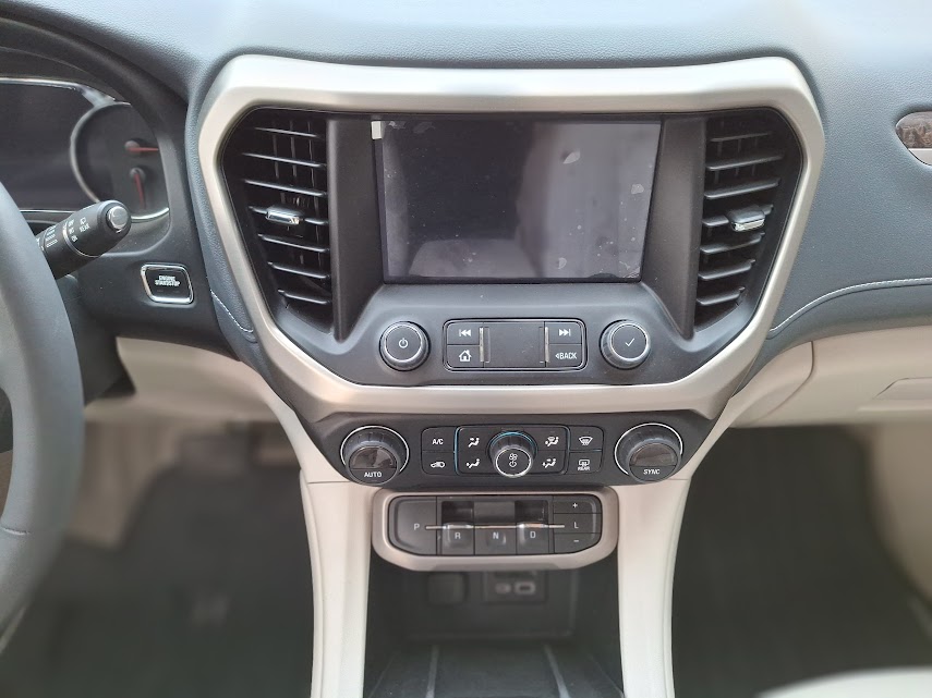 2023 GMC Acadia 5 pts. Denali, TA, piel, f. xen?n, 6 pas., RA-20 crom., 4x4