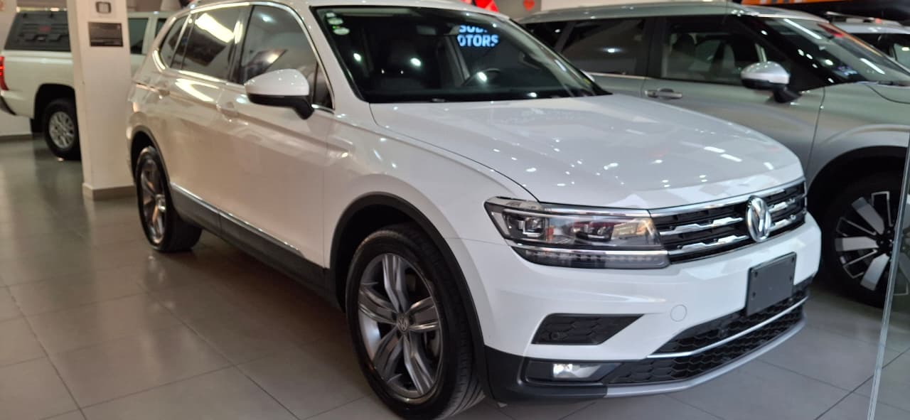 2021 VOLKSWAGEN Tiguan 5 pts. Highline, 2.0T, DSG, piel, f. led, RA-19, 4x4