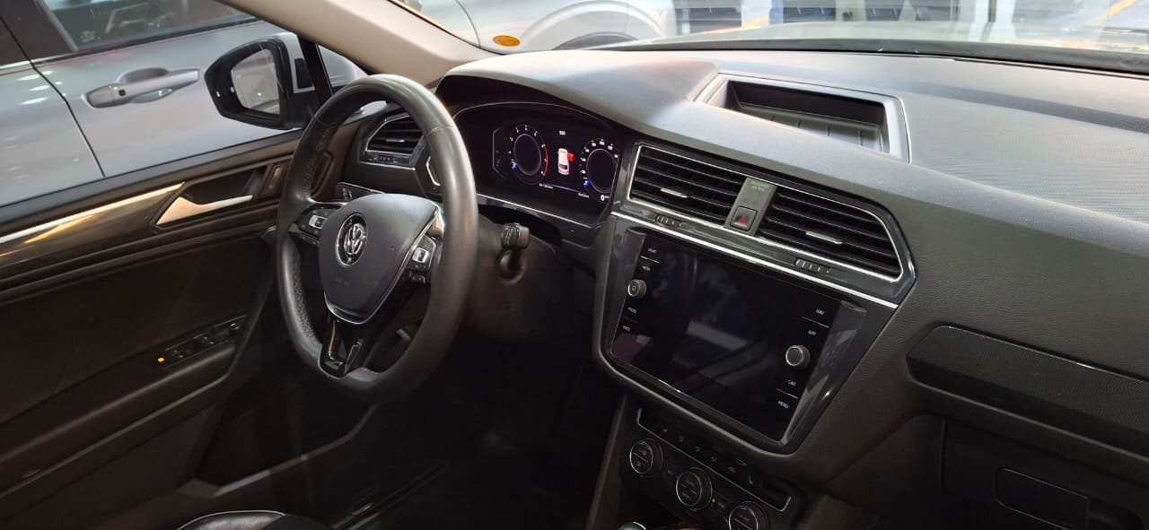 2021 VOLKSWAGEN Tiguan 5 pts. Highline, 2.0T, DSG, piel, f. led, RA-19, 4x4