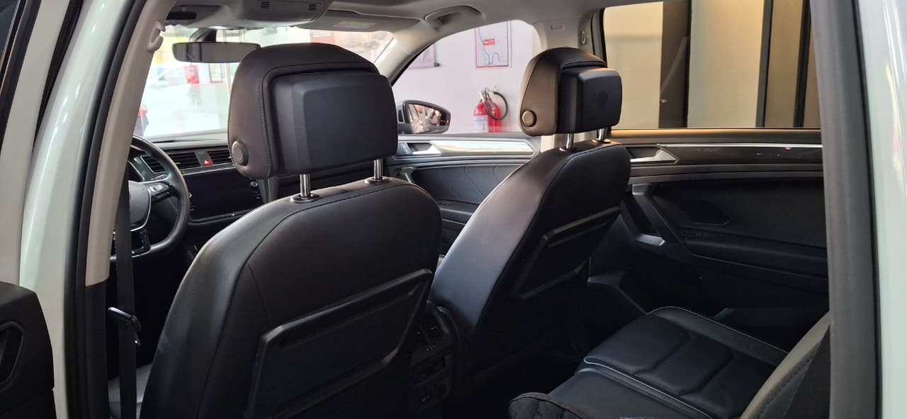 2021 VOLKSWAGEN Tiguan 5 pts. Highline, 2.0T, DSG, piel, f. led, RA-19, 4x4