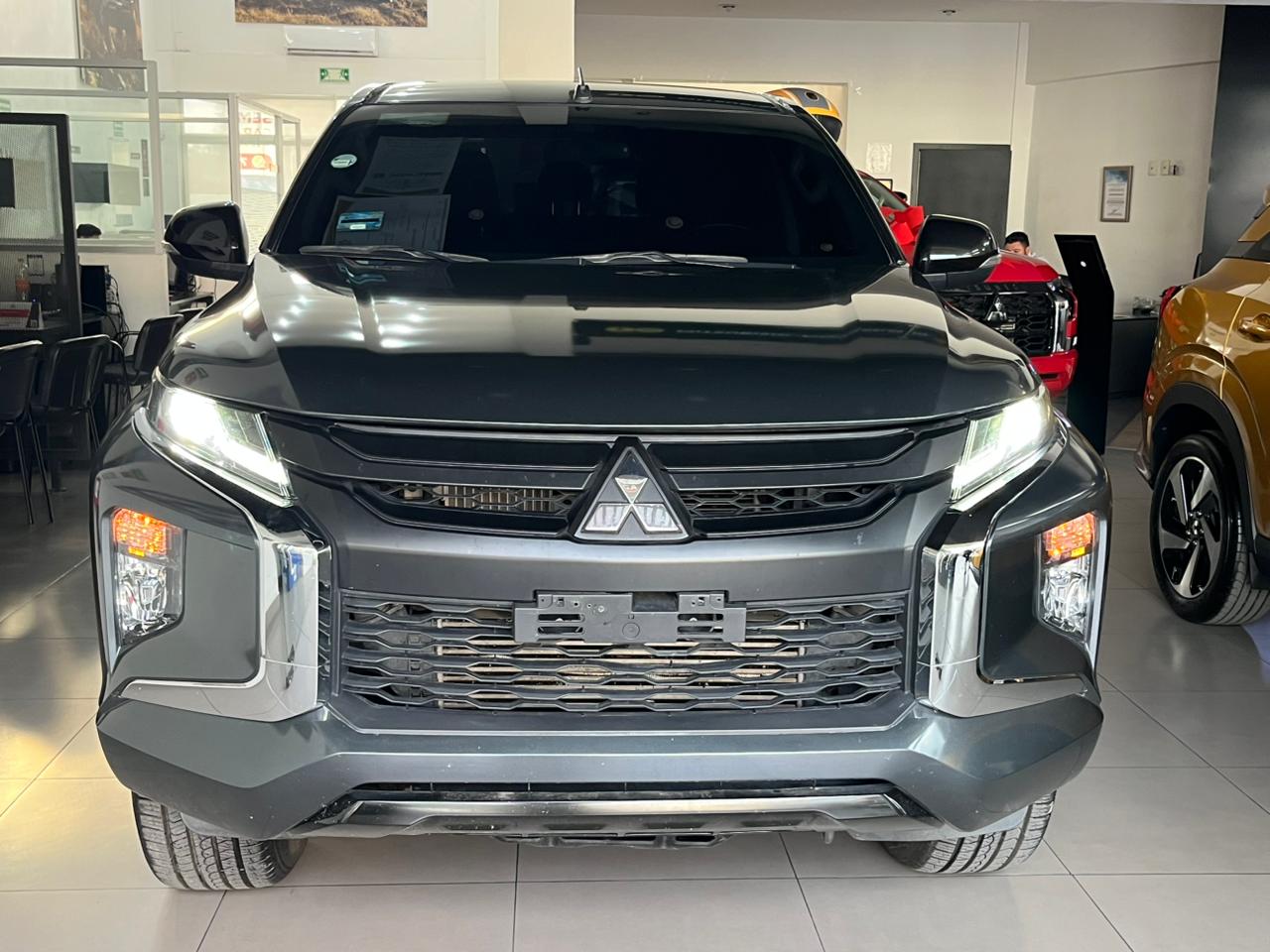 2023 MITSUBISHI COMERCIALES L200 Pick-Up 4 pts. GLS, Doble Cab., 2.4TD, TA, 4x4