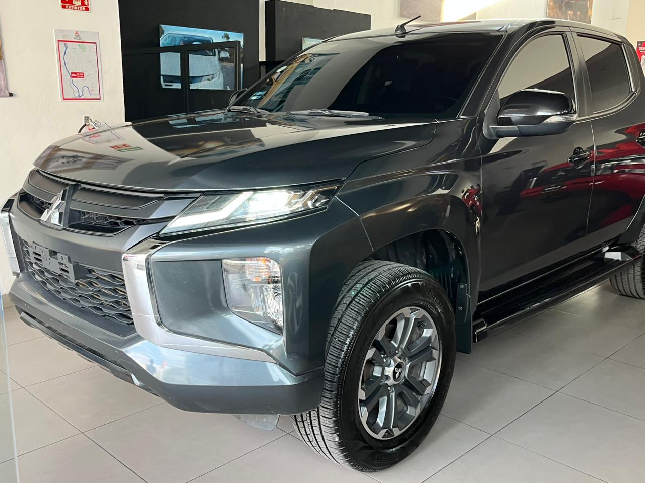 2023 MITSUBISHI COMERCIALES L200 Pick-Up 4 pts. GLS, Doble Cab., 2.4TD, TA, 4x4