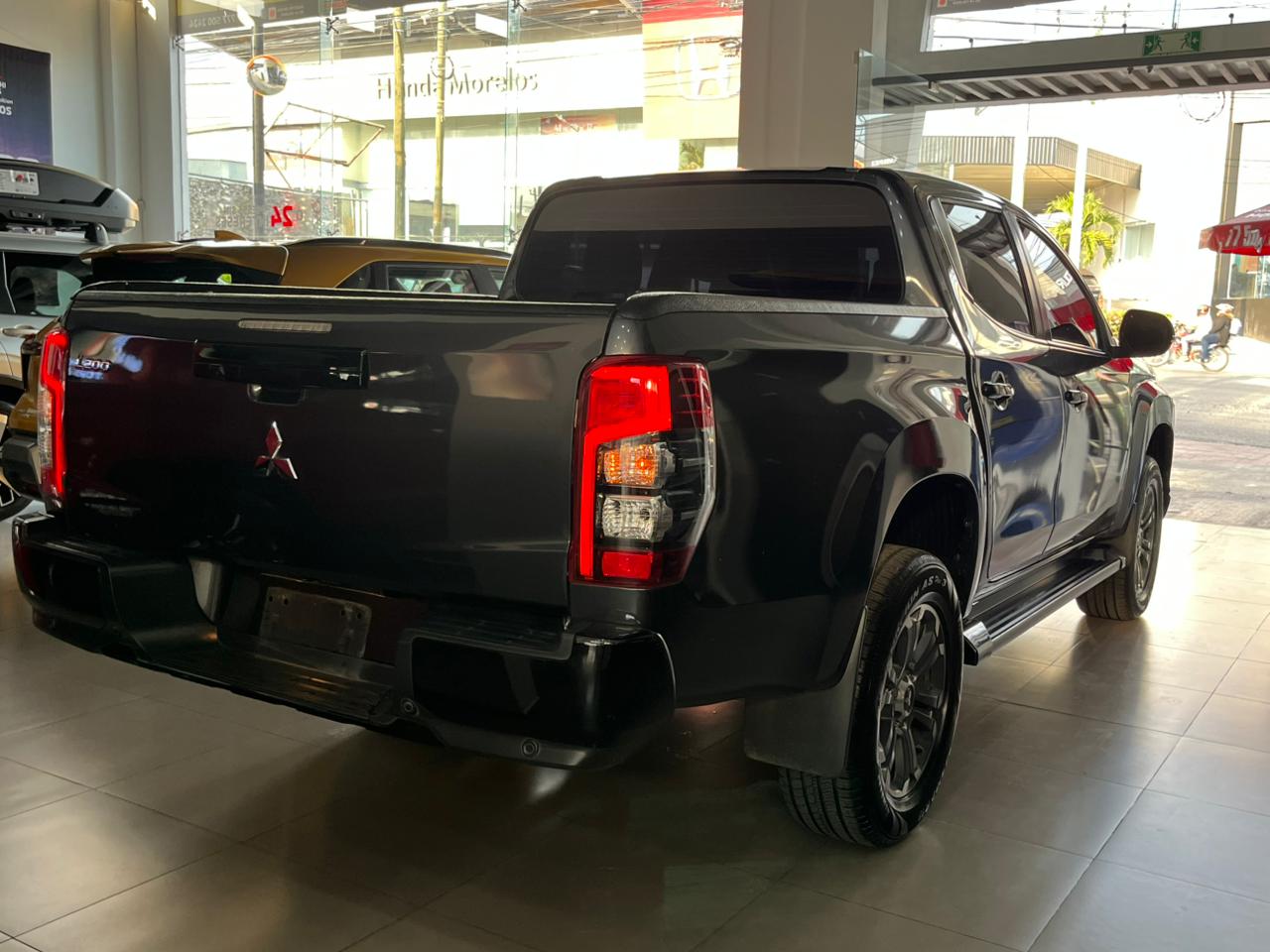 2023 MITSUBISHI COMERCIALES L200 Pick-Up 4 pts. GLS, Doble Cab., 2.4TD, TA, 4x4