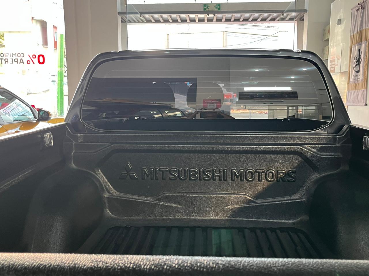 2023 MITSUBISHI COMERCIALES L200 Pick-Up 4 pts. GLS, Doble Cab., 2.4TD, TA, 4x4
