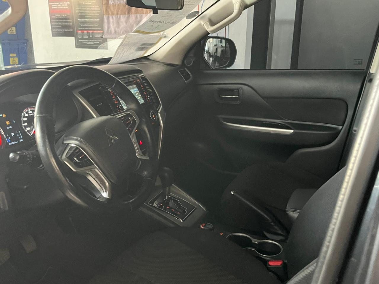 2023 MITSUBISHI COMERCIALES L200 Pick-Up 4 pts. GLS, Doble Cab., 2.4TD, TA, 4x4
