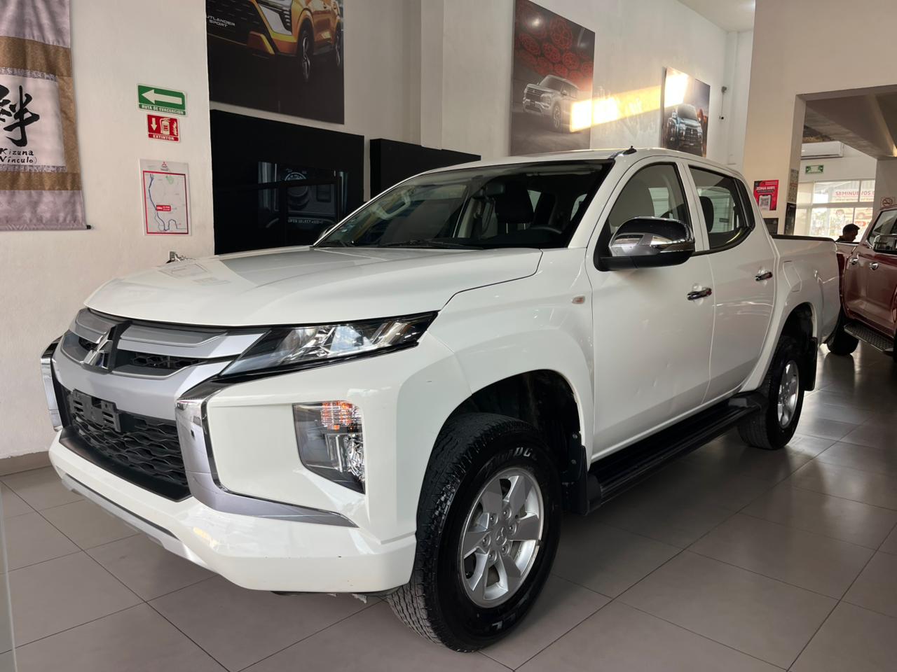 2024 MITSUBISHI COMERCIALES L200 Pick-Up 4 pts. GLX, Doble Cab., 2.4l, TM5