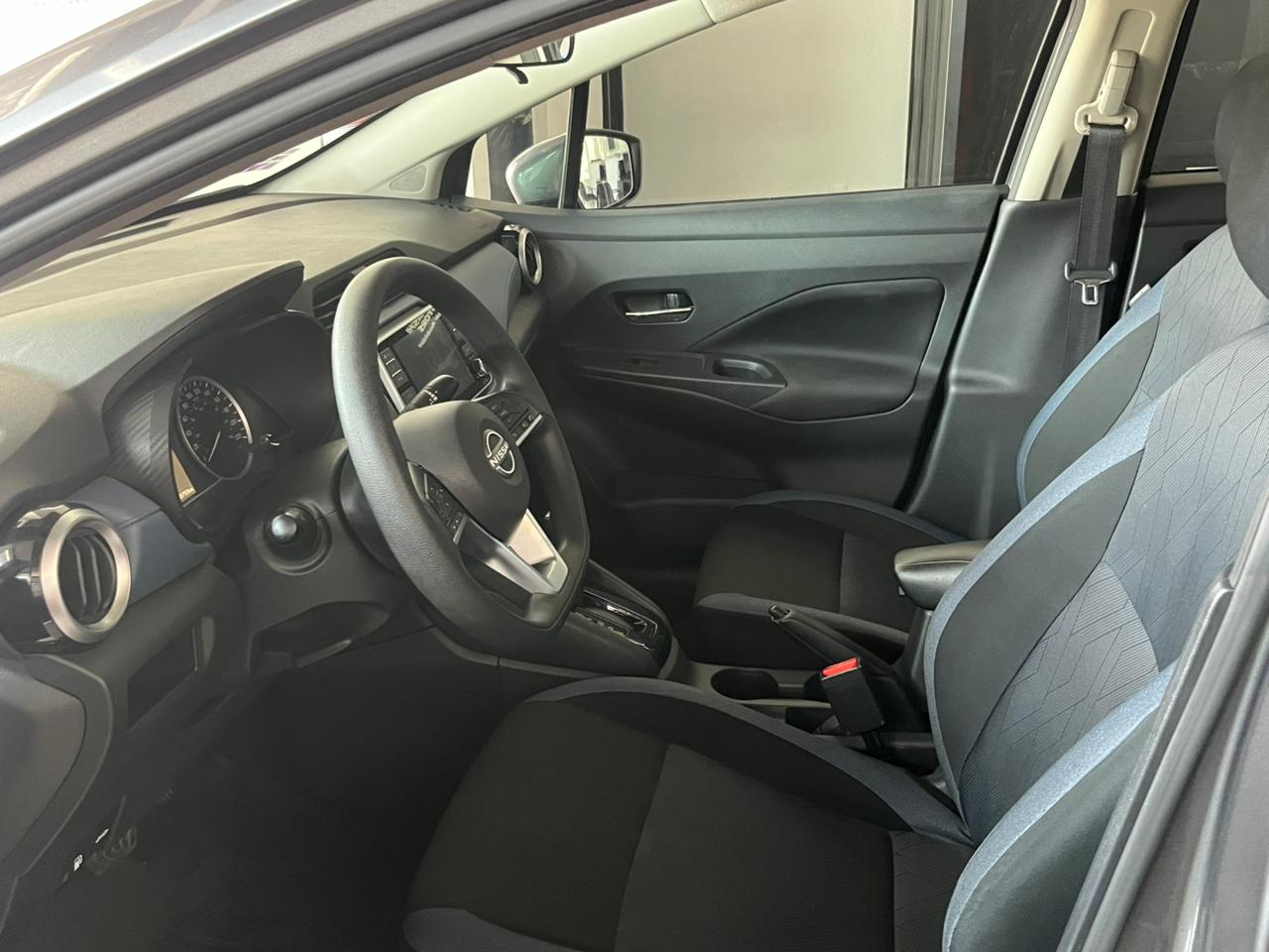 2025 NISSAN Versa 4 pts. Advance, TM5, a/ac., f. niebla, RA-16