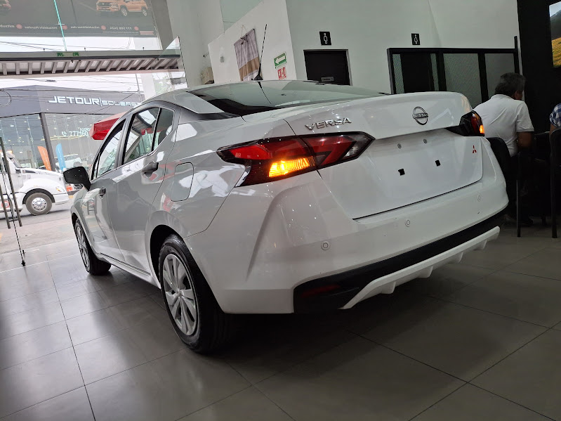 2024 NISSAN Versa 4 pts. Sense, TM5, a/ac., R-15